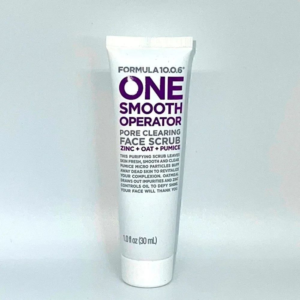 $8🌟 Formula 10.0.6 One Smooth Operator Pore Clearing Face Scrub